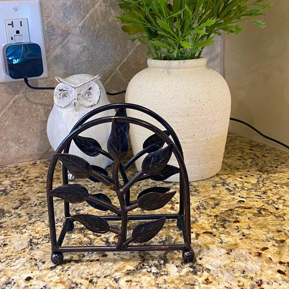 Beautiful like new oil rubbed bronze wrought iron napkin holder!